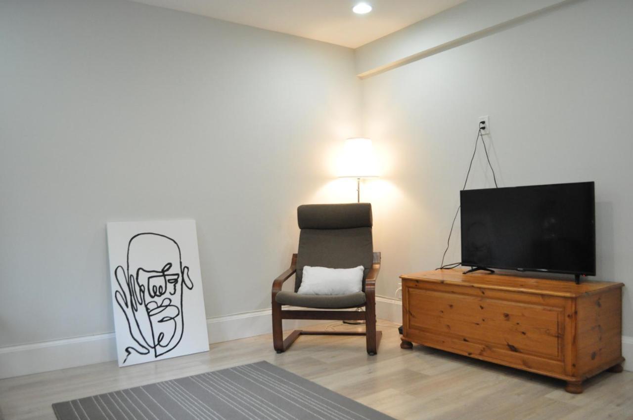 Stylish 1 Bedroom Suite In North Vancouver 10 Mins Ski Екстер'єр фото