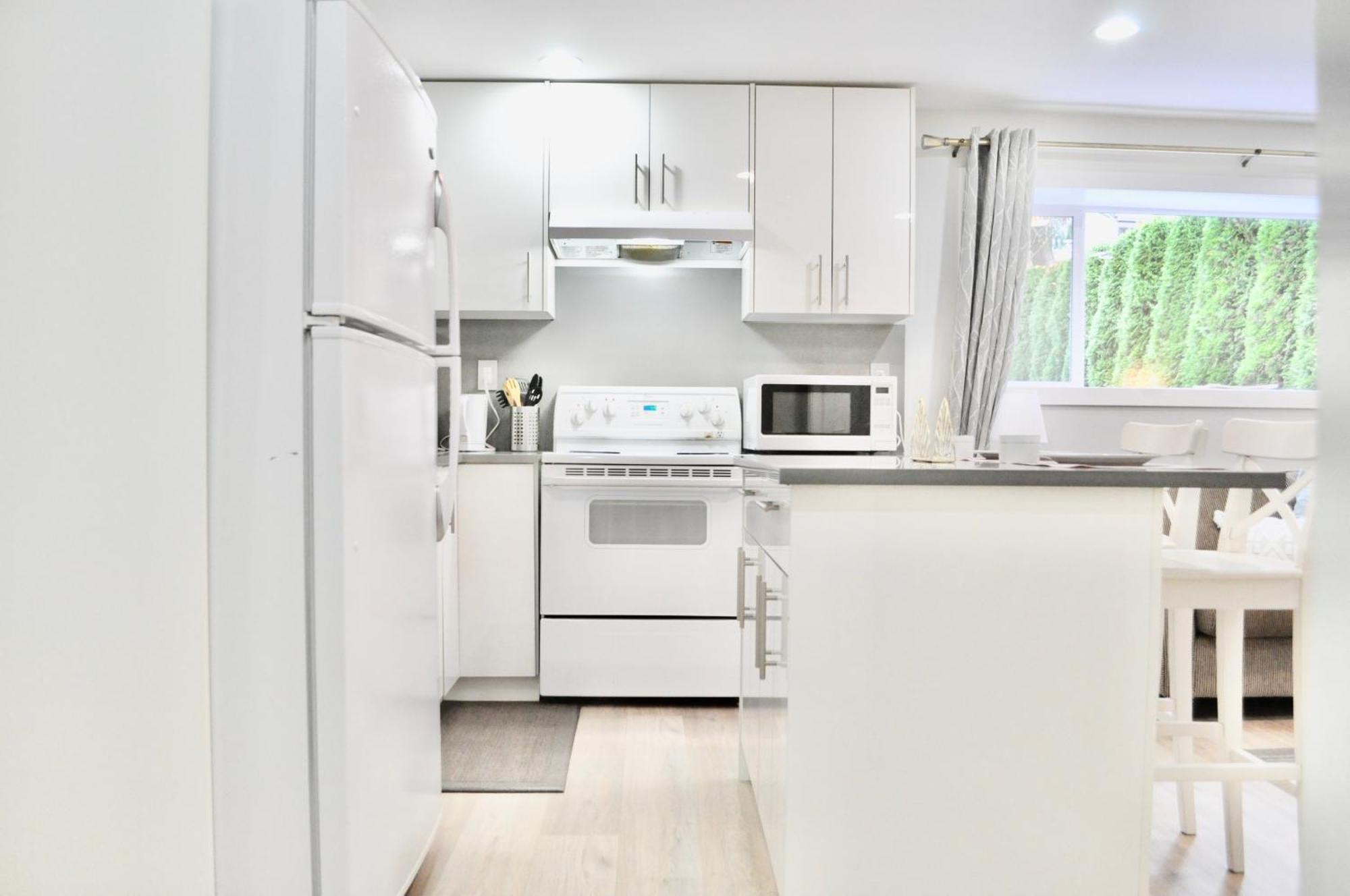 Stylish 1 Bedroom Suite In North Vancouver 10 Mins Ski Екстер'єр фото
